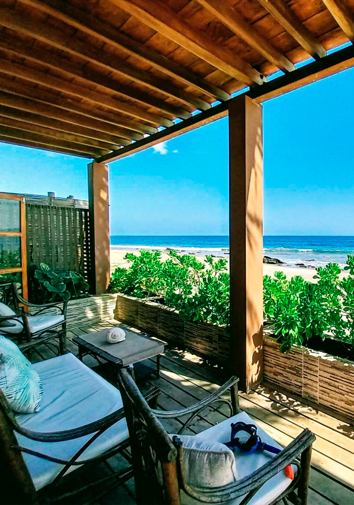 Vista de casa de playa moderna en La Solana